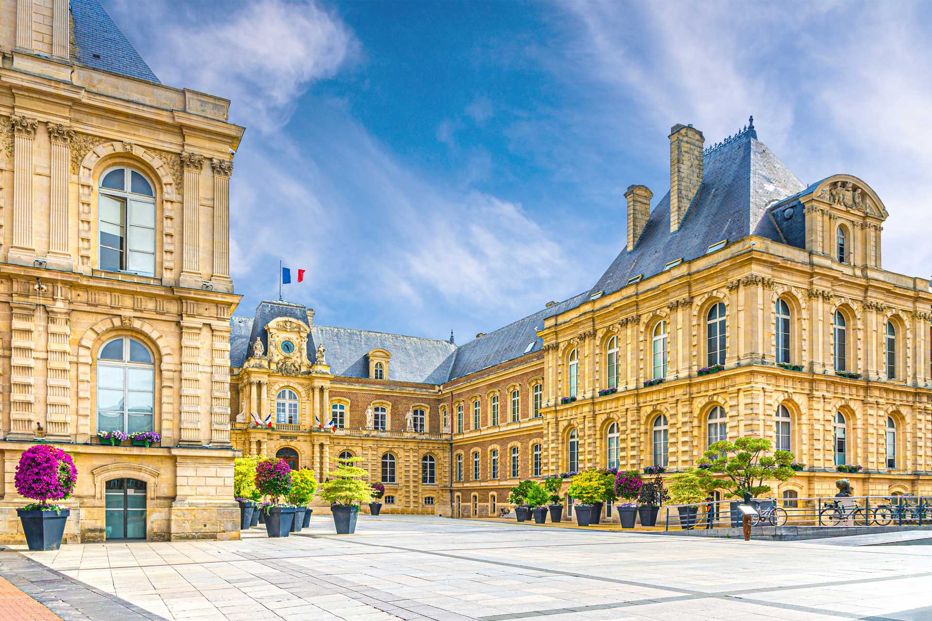 How to obtain French citizenship