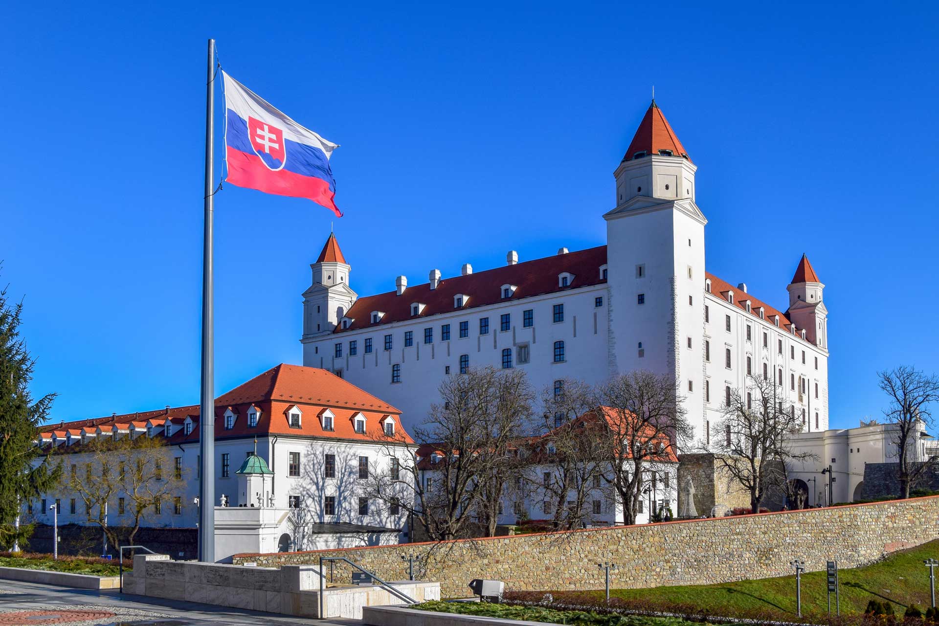 Slovak Citizenship Act defines the categories of persons who have the right to obtain citizenship